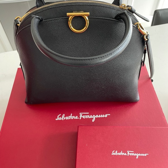 Salvatore Ferragamo bag - Picture 1 of 11